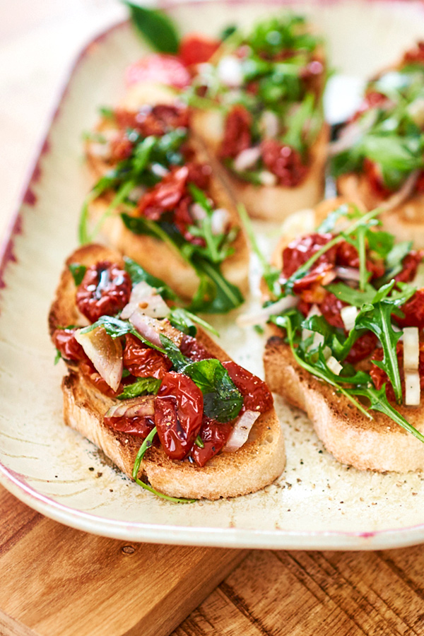 Crostini mit getrockneten Tomaten