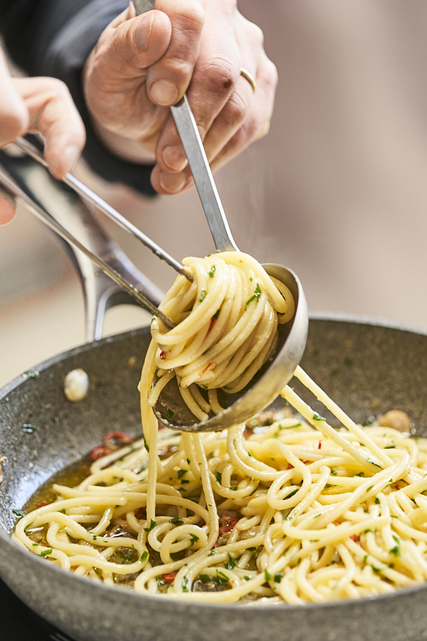 Spaghetti aglio e olio e peperoncino