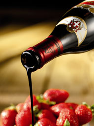 Aceto Balsamico auf Erdbeeren Aceto Balsamico auf Erdbeeren