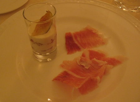 san_daniele_schinken_panna_cotta_feigen_grana_padano San-Daniele-Schinken und Panna cotta mit Grana Padano