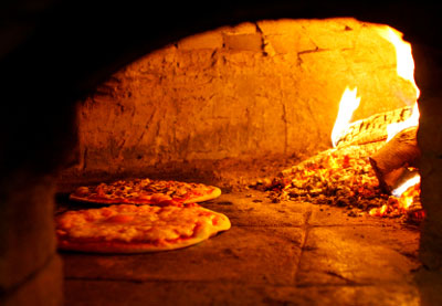 pizza_steinofen Pizza im Steinofen