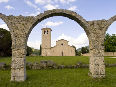 Molise Abbazia di Castel San Vincenzo
