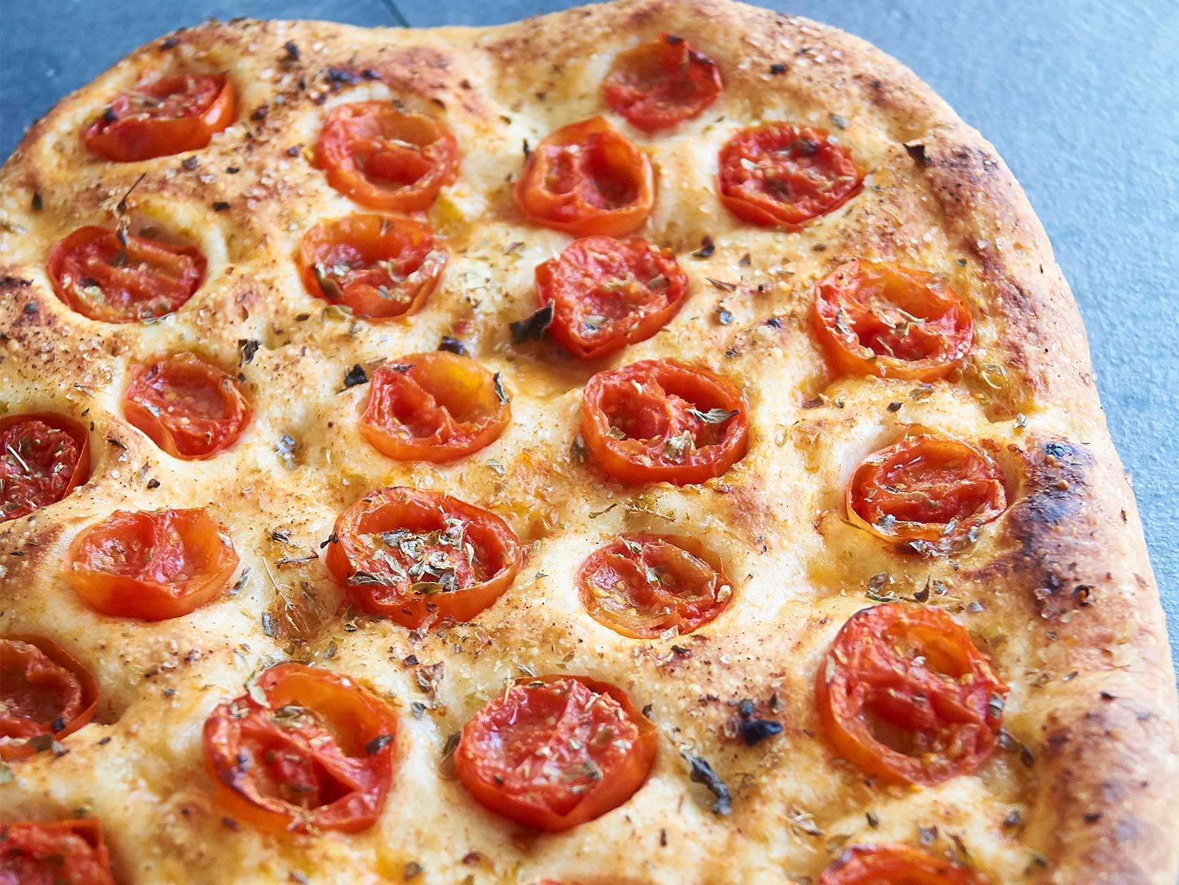 Focaccia mit Tomaten - italienisches Rezept - Gustinis Feinkost Blog