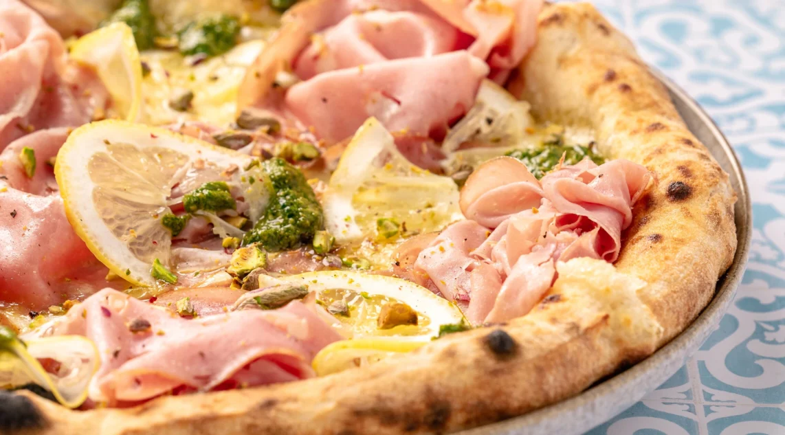 Rezept Pizza mit Mortadella und Pistazien