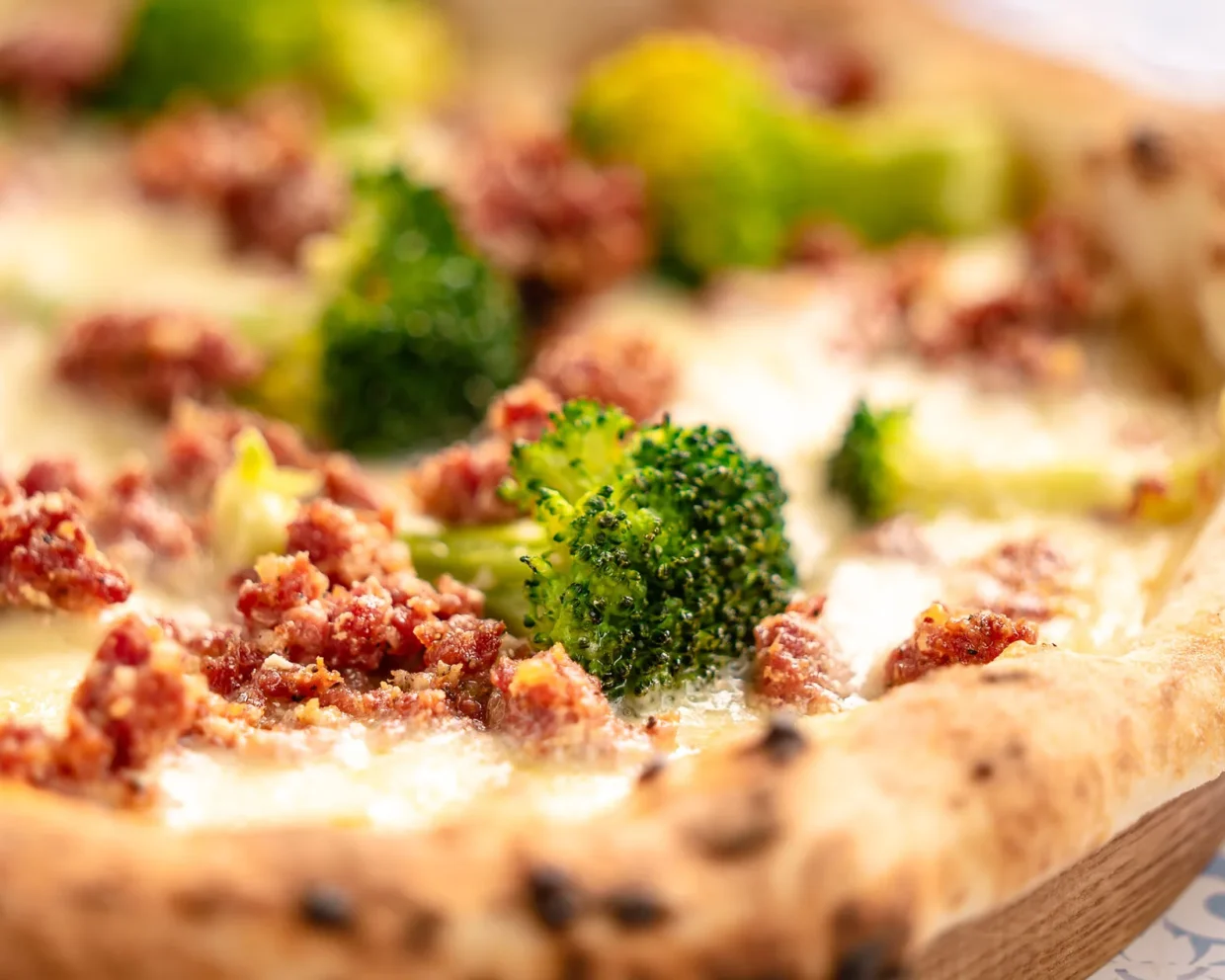 Rezept Pizza mit Salsiccia und Pistazien