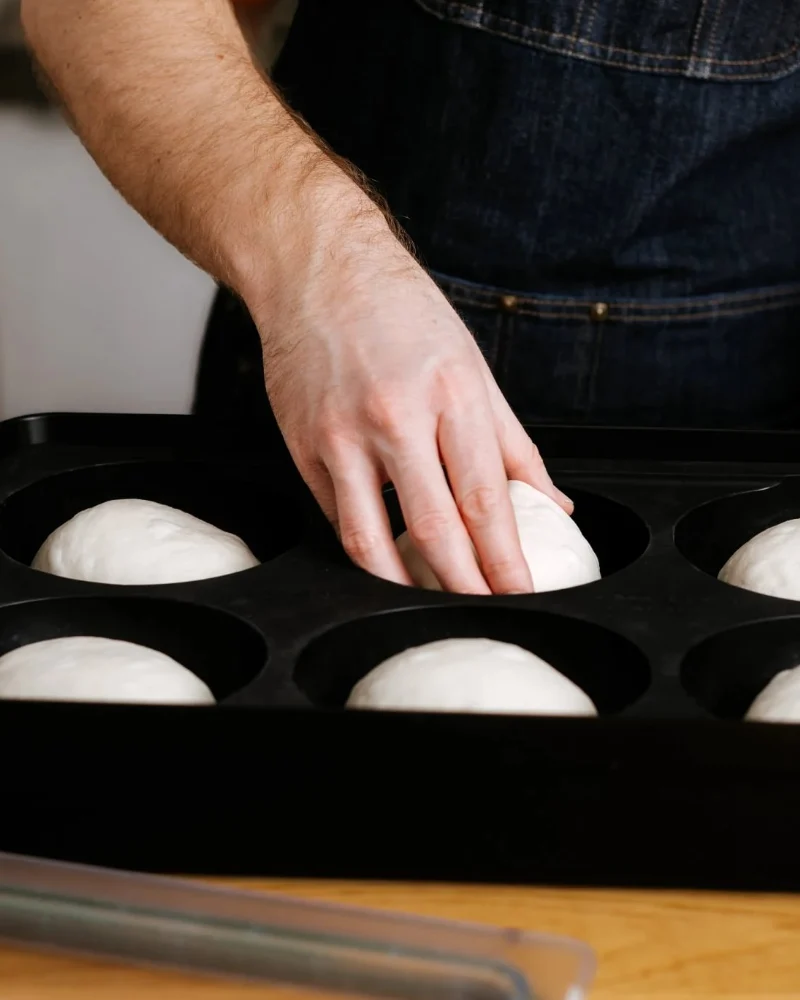Gozney Ballen Box – mit passenden Accessoires arrangiert