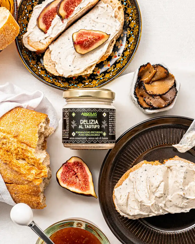 Pecorino-Crème - getrüffelt – mit Trüffel angerichtet