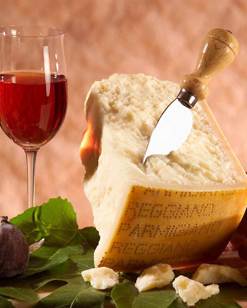 Parmesan DOP im Geschenkkarton, 1kg 36 Monate gereift Parmesan DOP im Geschenkkarton, 1kg 36 Monate gereift