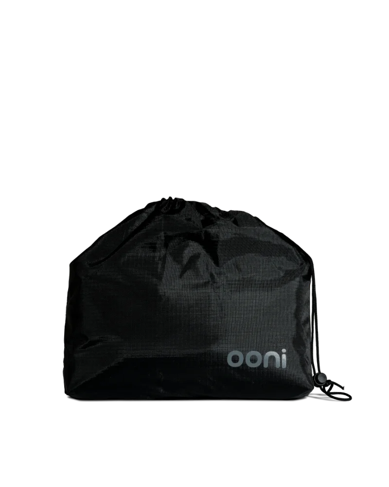 Ooni - Abdeckung Pizzaofen & Klapptisch – mit passenden Accessoires arrangiert