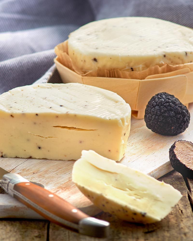 Pecorino mit Trüffel – mit Trüffel angerichtet