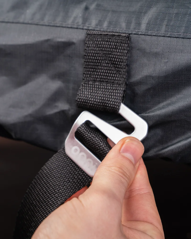 Abdeckung - Ooni Koda 16 – mit passenden Accessoires arrangiert