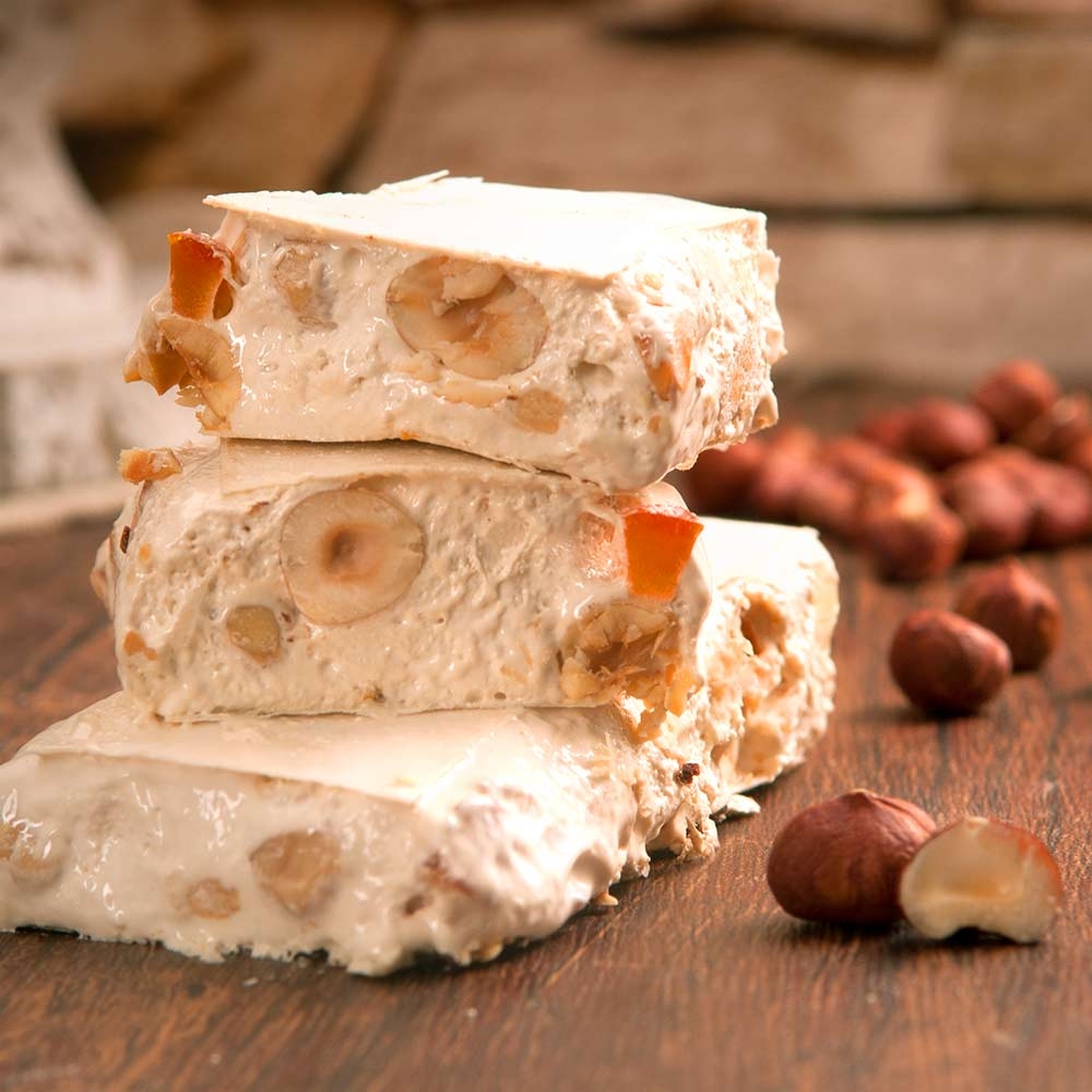 Cremiger Torrone - mit Haselnüssen Cremiger Torrone - mit Haselnüssen