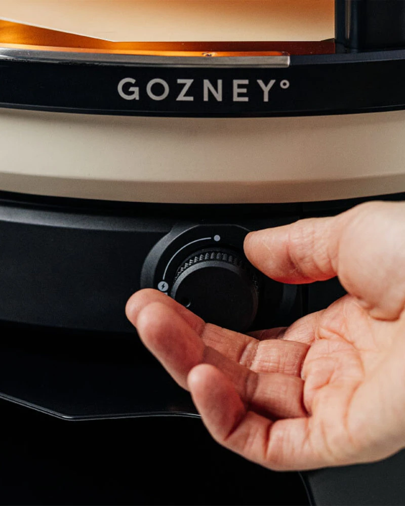 Gozney Arc XL – Gas-Pizzaofen – mit passenden Accessoires arrangiert