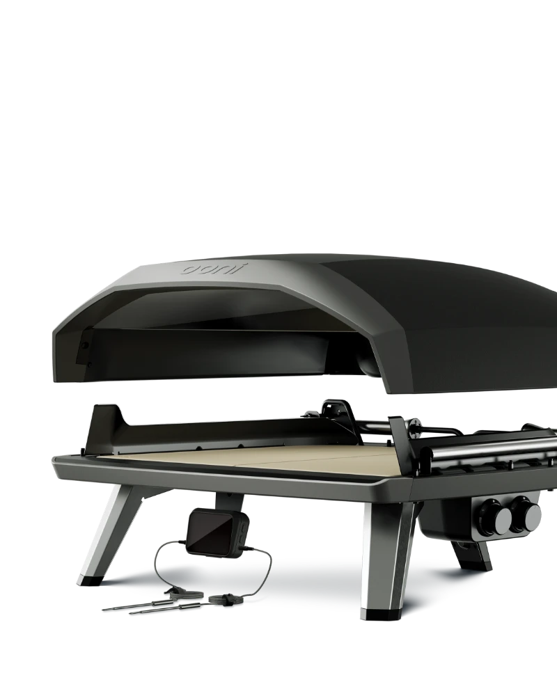 Ooni Koda 2 Max – Gas-Pizzaofen – mit passenden Accessoires arrangiert