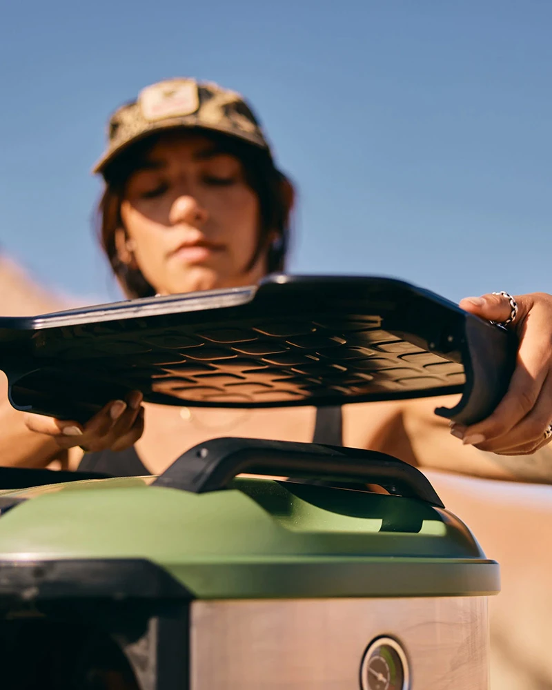 Gozney Tread - Dachträger – mit passenden Accessoires arrangiert