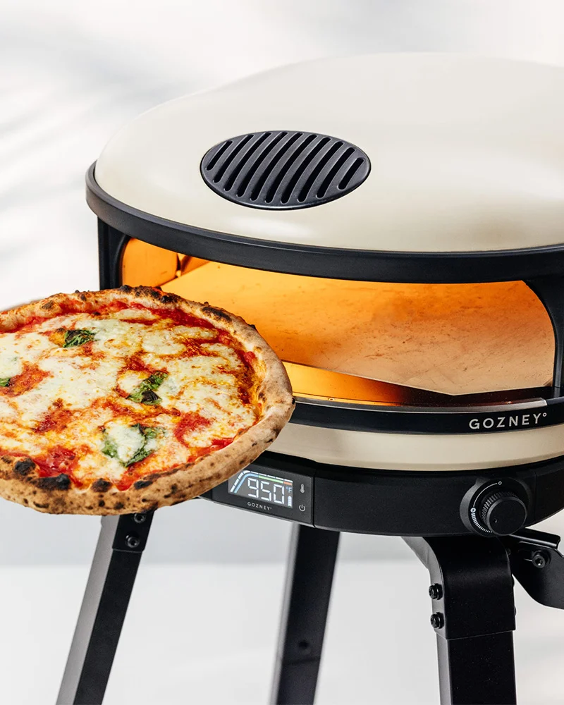 Gozney Arc XL – Gas-Pizzaofen – mit passenden Accessoires arrangiert