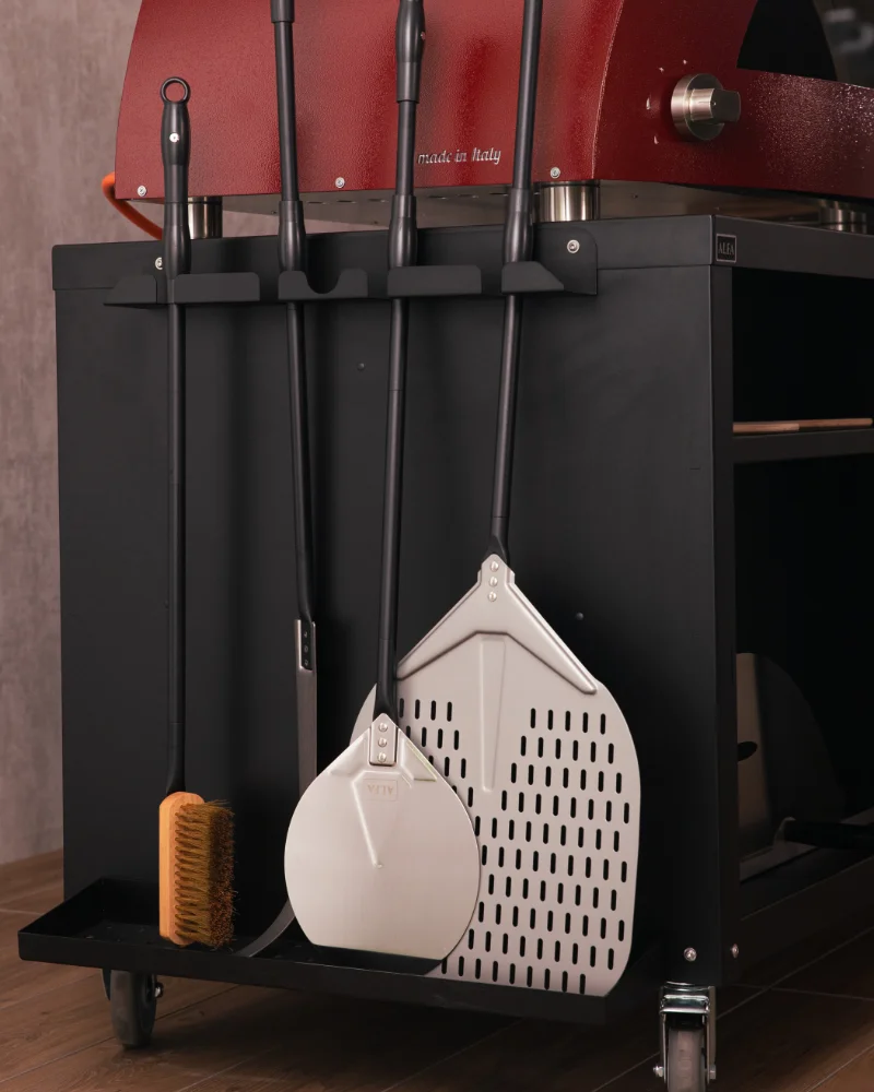 Alfa Forni - Pizzaiolo-Werkzeuge – mit passenden Accessoires arrangiert