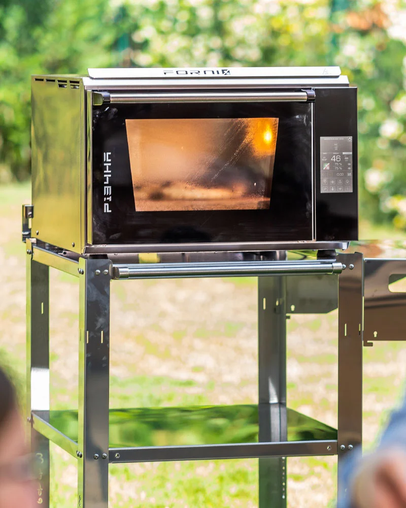 Effeuno P134HA 509E Extra Power - XL Pizzaofen elektrisch – frisches Brot im Bild