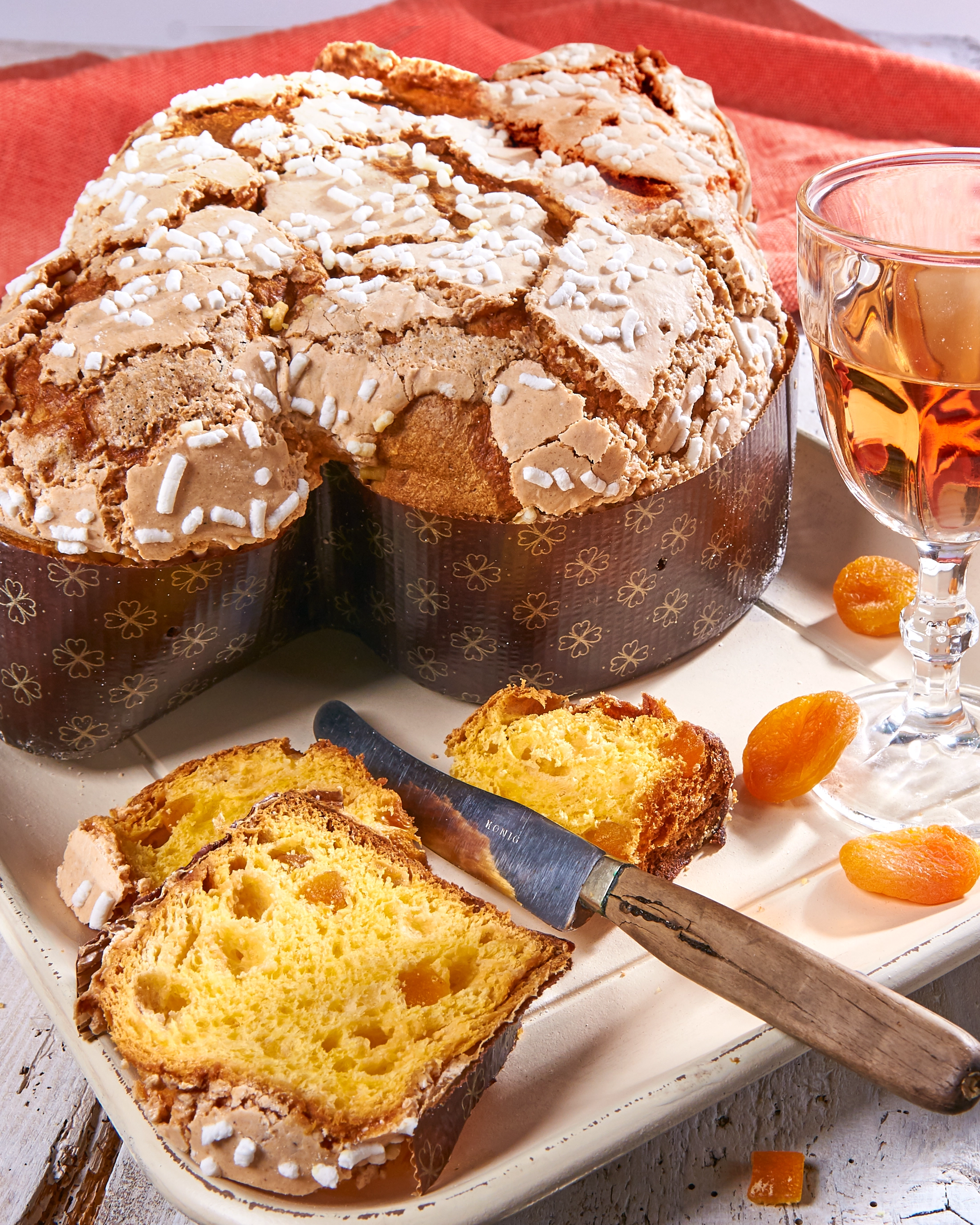 Colomba all'albicocca im Geschenkkarton Colomba all'albicocca im Geschenkkarton