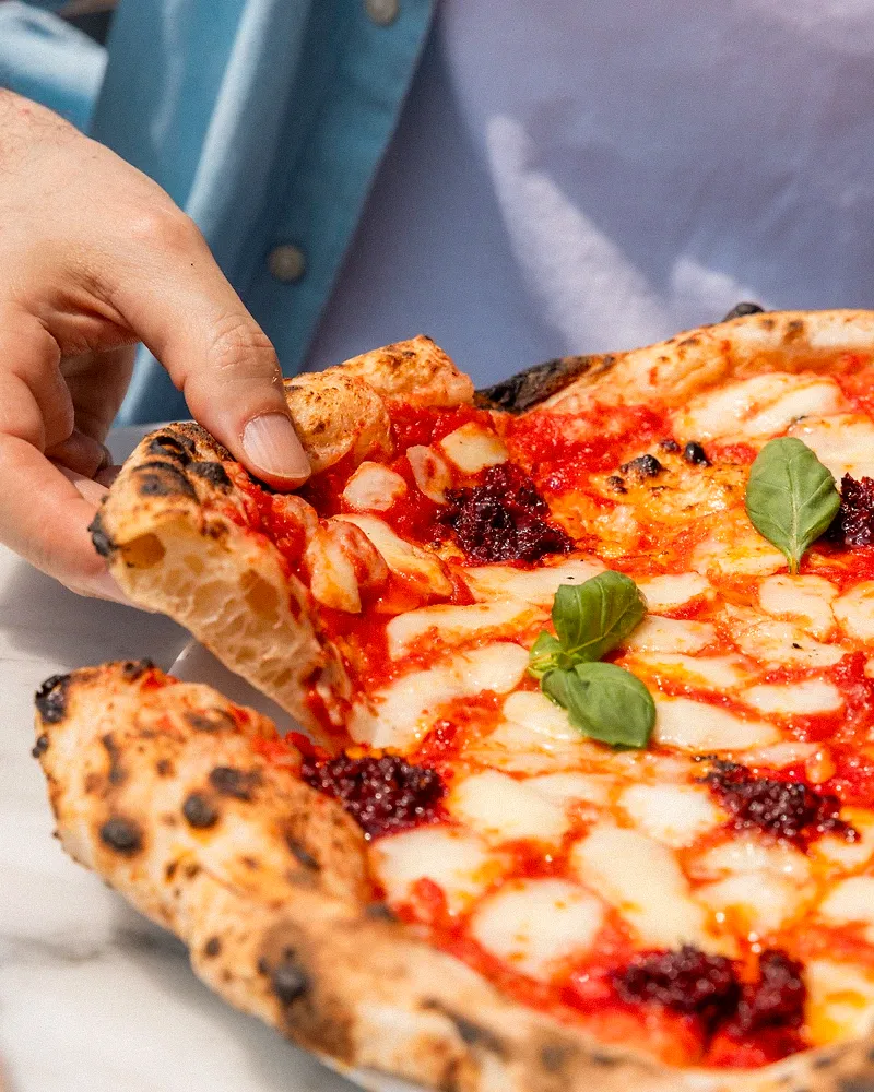 Nduja auf einer Pizza