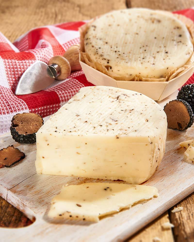 Pecorino mit Trüffel Pecorino mit Trüffel