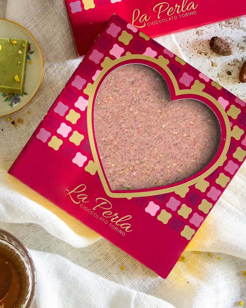Edles Schokoladenherz mit weißer Schokolade und Himbeeren