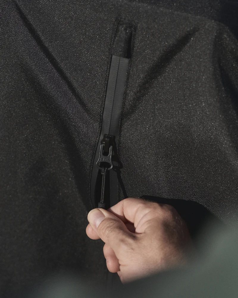 Ooni Abdeckung Pizzaofen & großer Modultisch – mit passenden Accessoires arrangiert
