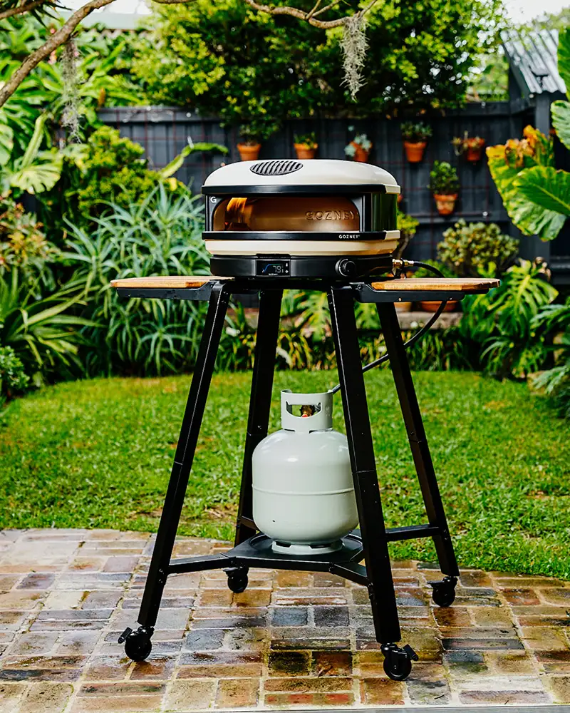 Gozney - Gestell für Arc und Arc XL – Flasche im Hintergrund